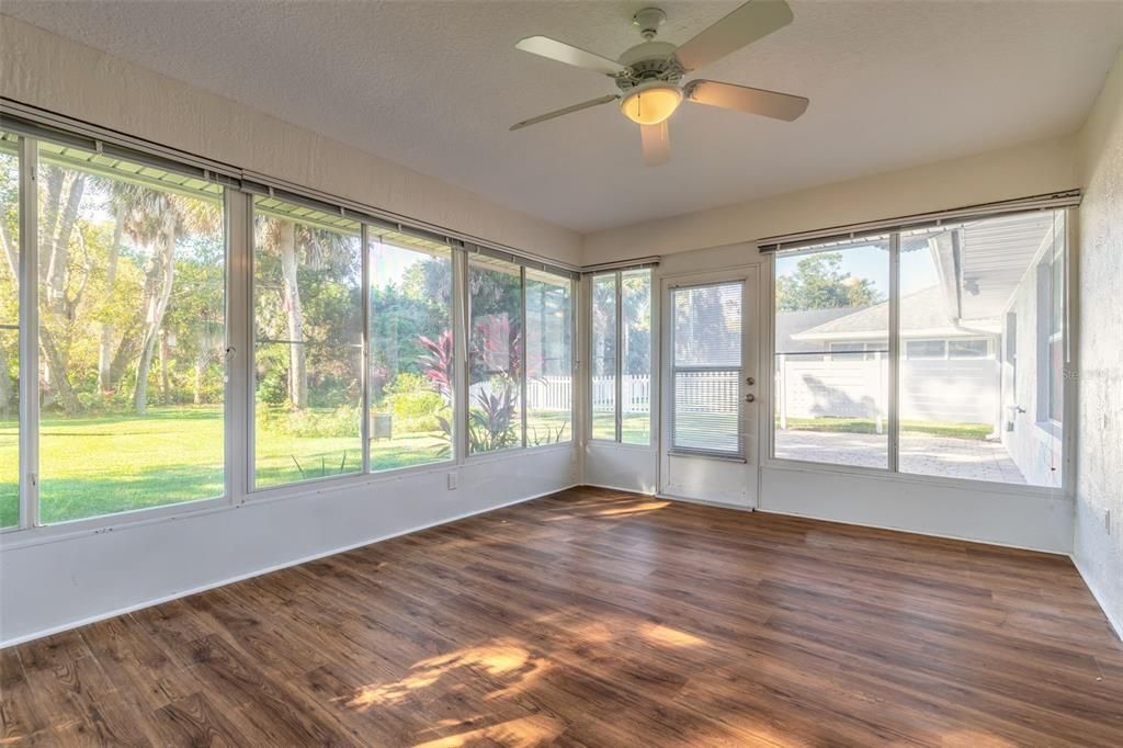 На продажу: $349,900 (3 спален, 2 ванн, 1672 Квадратных фут)