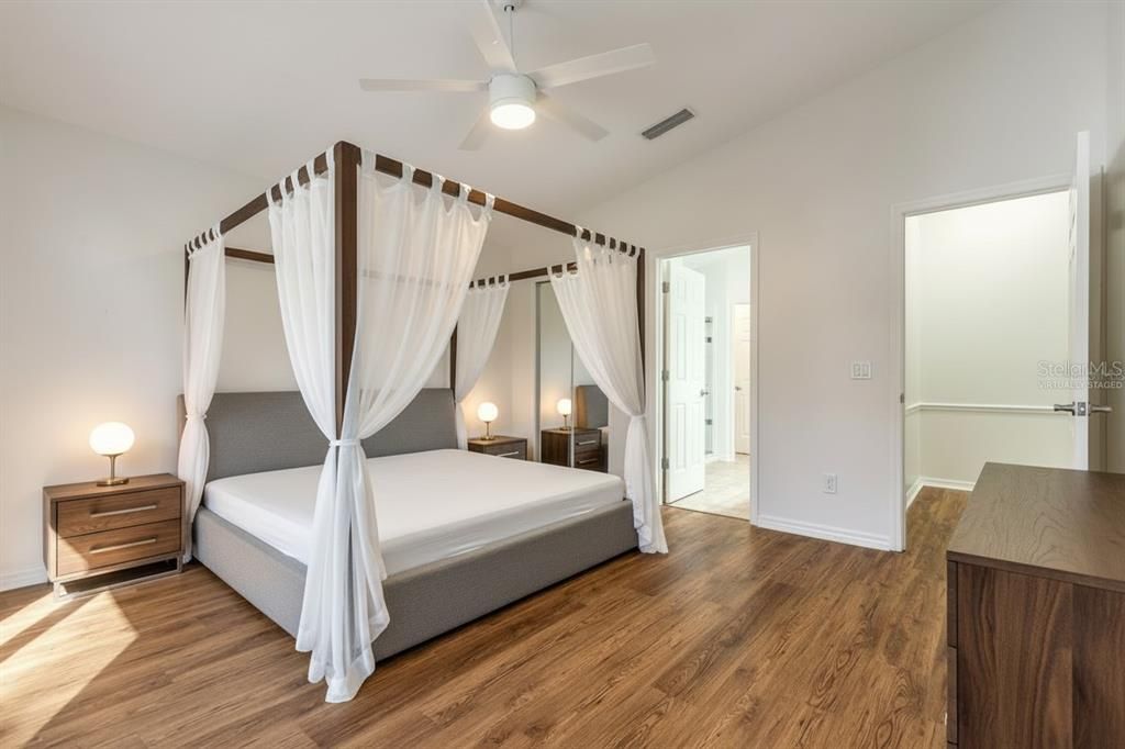 На продажу: $349,900 (3 спален, 2 ванн, 1672 Квадратных фут)