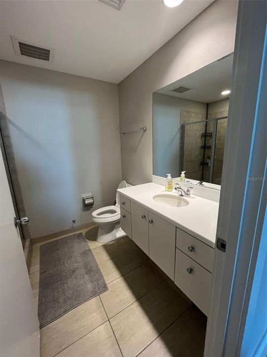 For Rent: $2,000 (2 beds, 1 baths, 1050 Square Feet)