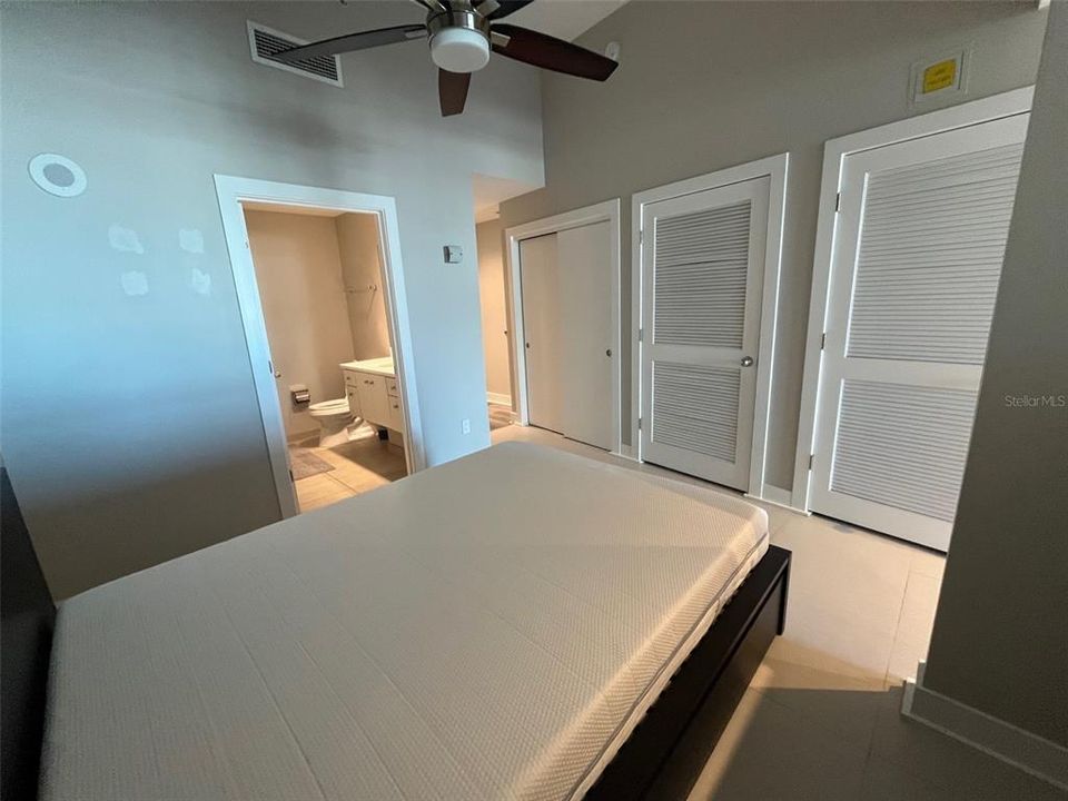 For Rent: $2,000 (2 beds, 1 baths, 1050 Square Feet)