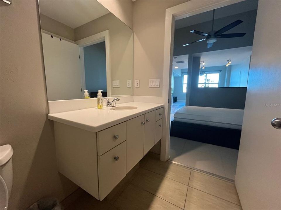 For Rent: $2,000 (2 beds, 1 baths, 1050 Square Feet)