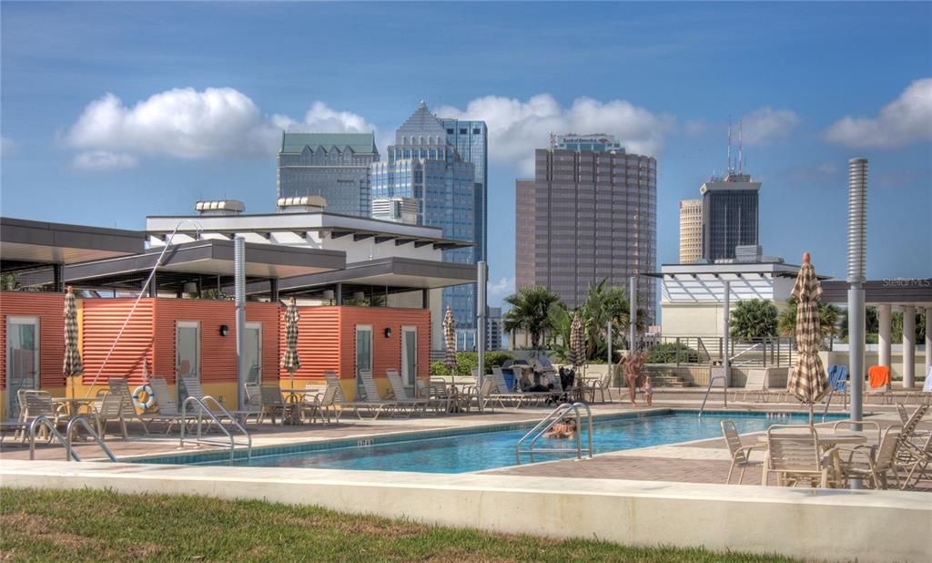 For Rent: $2,000 (2 beds, 1 baths, 1050 Square Feet)