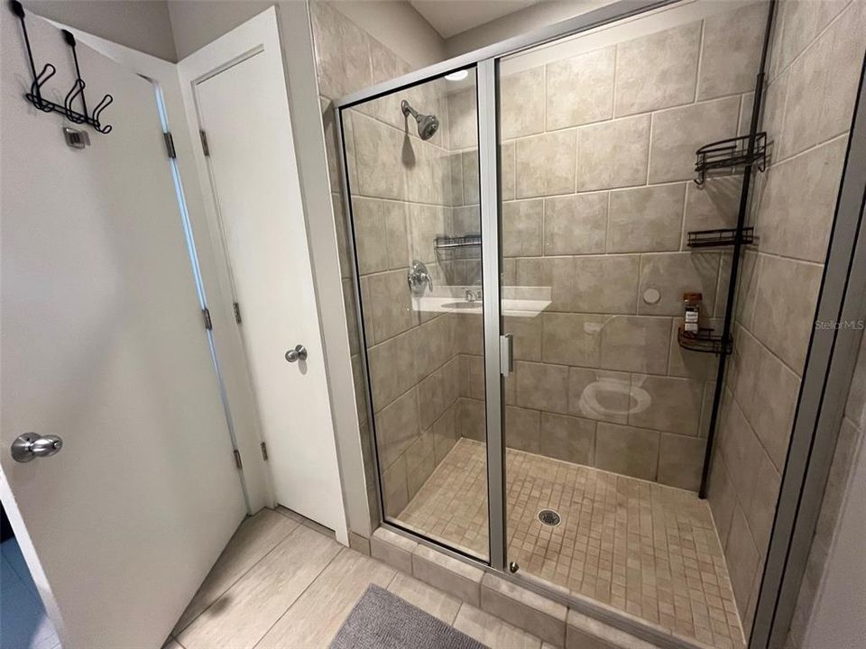 For Rent: $2,000 (2 beds, 1 baths, 1050 Square Feet)