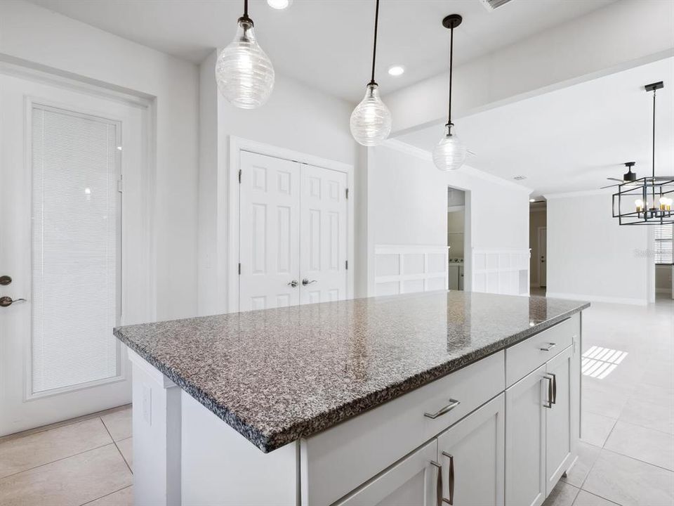 待售: $399,000 (2 贝兹, 2 浴室, 1436 平方英尺)