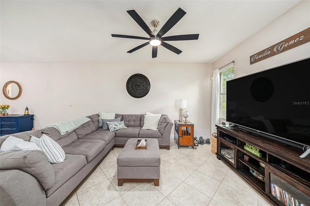 待售: $390,000 (3 贝兹, 2 浴室, 2303 平方英尺)