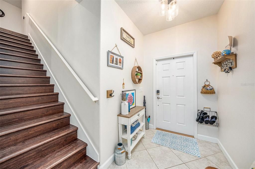 待售: $390,000 (3 贝兹, 2 浴室, 2303 平方英尺)