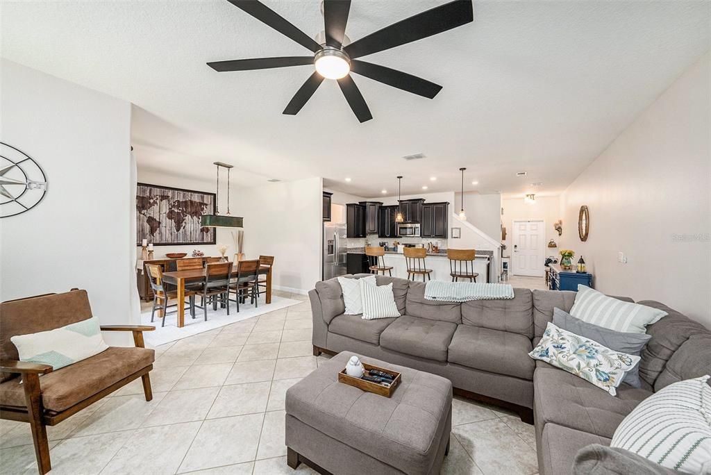 待售: $390,000 (3 贝兹, 2 浴室, 2303 平方英尺)