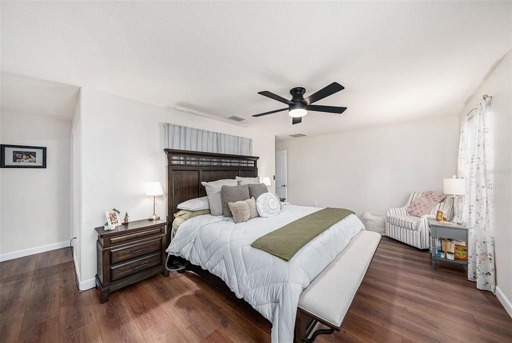 待售: $390,000 (3 贝兹, 2 浴室, 2303 平方英尺)