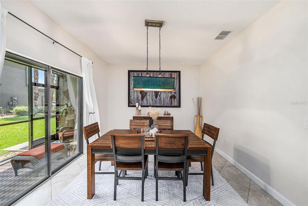 待售: $390,000 (3 贝兹, 2 浴室, 2303 平方英尺)