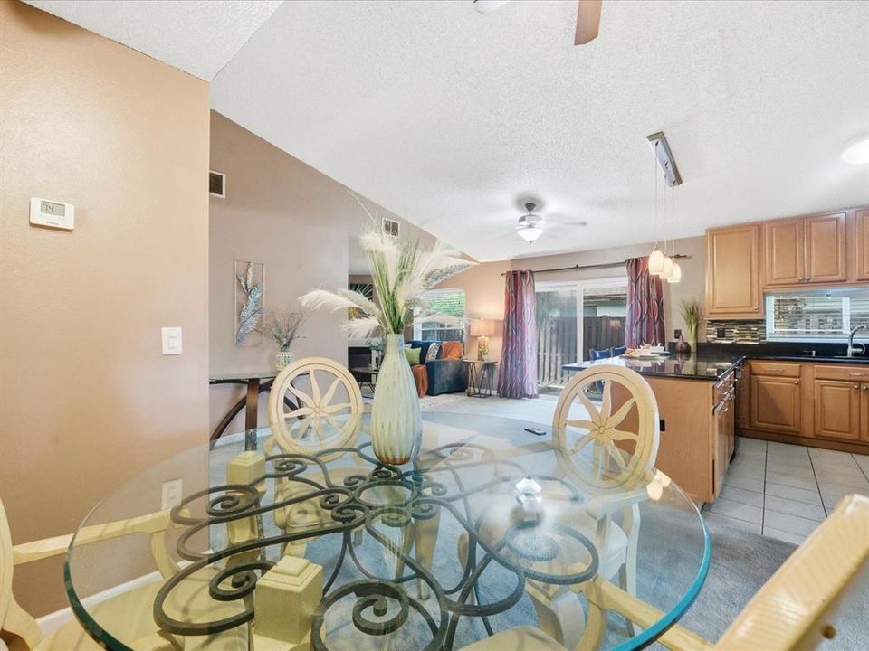 На продажу: $275,000 (2 спален, 2 ванн, 1278 Квадратных фут)