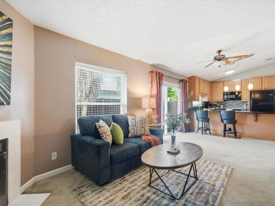 На продажу: $275,000 (2 спален, 2 ванн, 1278 Квадратных фут)