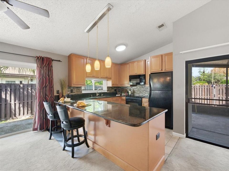 На продажу: $275,000 (2 спален, 2 ванн, 1278 Квадратных фут)