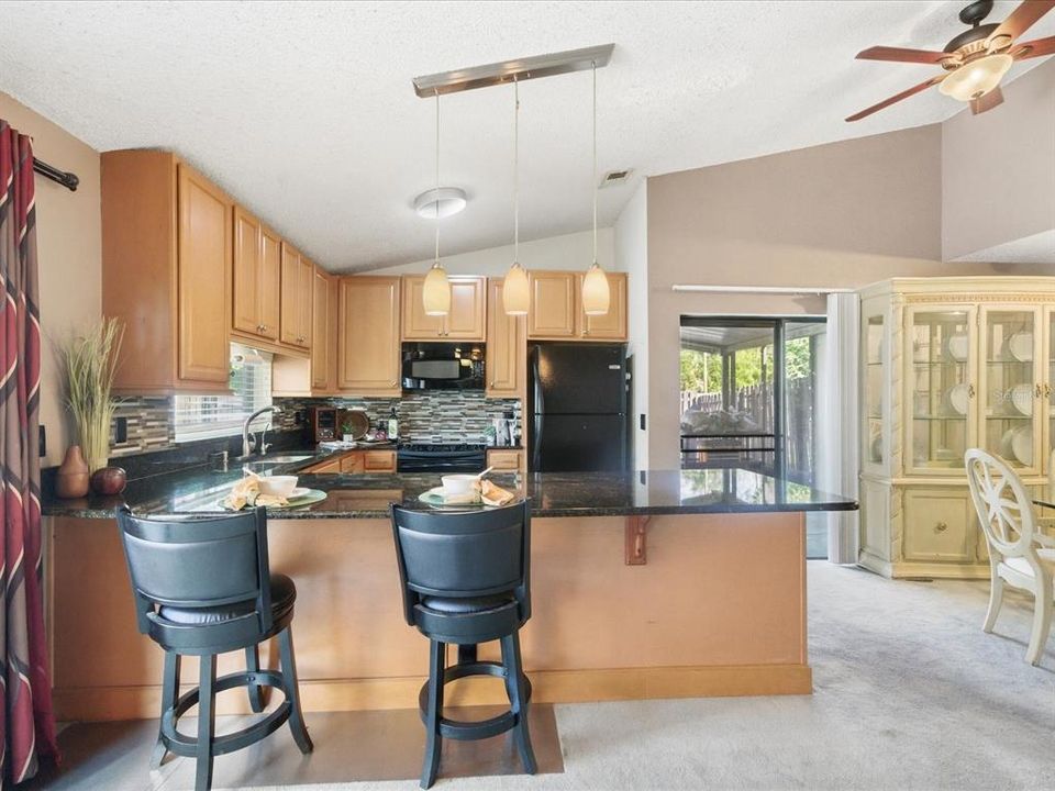 На продажу: $275,000 (2 спален, 2 ванн, 1278 Квадратных фут)