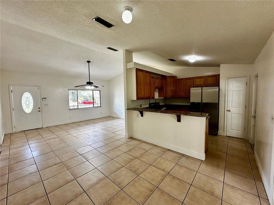 For Rent: $2,000 (3 beds, 2 baths, 1212 Square Feet)