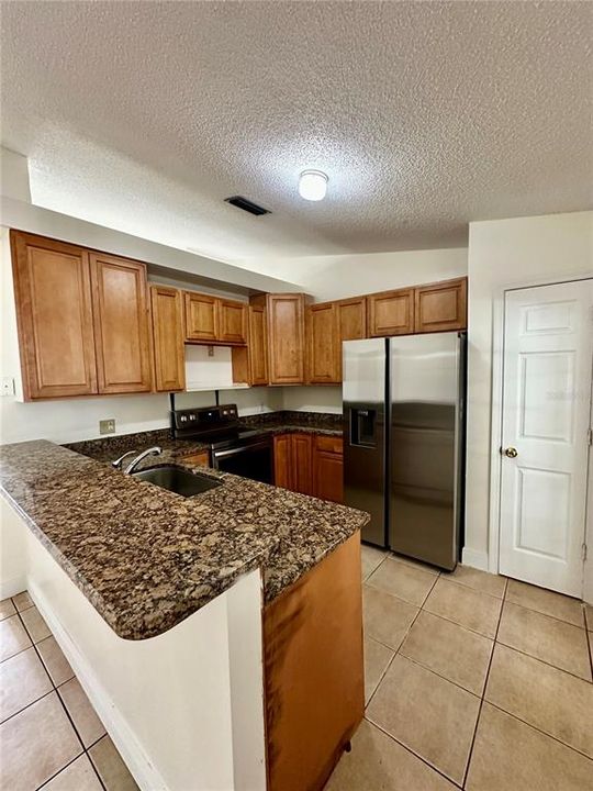 For Rent: $2,000 (3 beds, 2 baths, 1212 Square Feet)