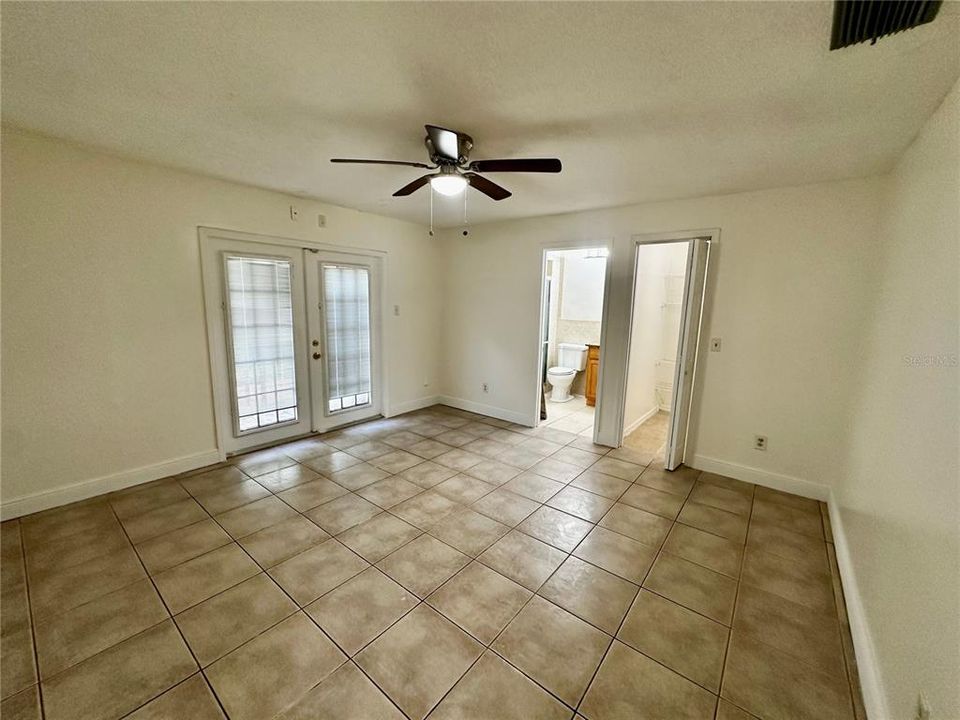 For Rent: $2,000 (3 beds, 2 baths, 1212 Square Feet)