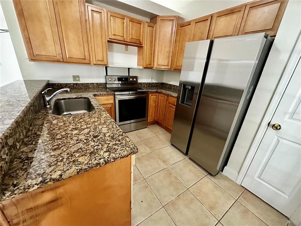 For Rent: $2,000 (3 beds, 2 baths, 1212 Square Feet)