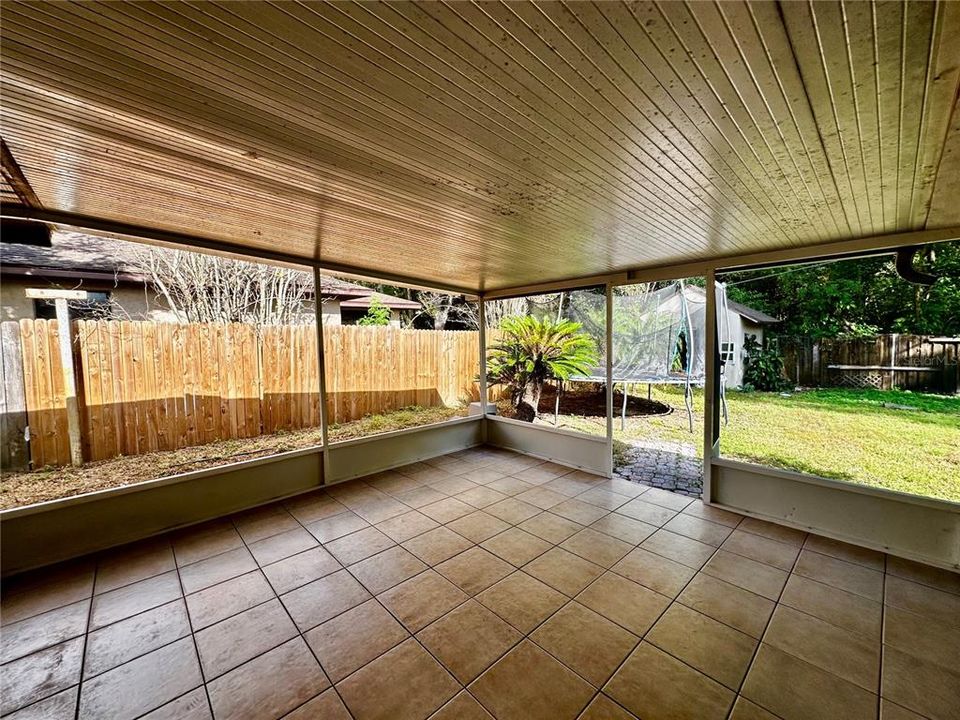 For Rent: $2,000 (3 beds, 2 baths, 1212 Square Feet)