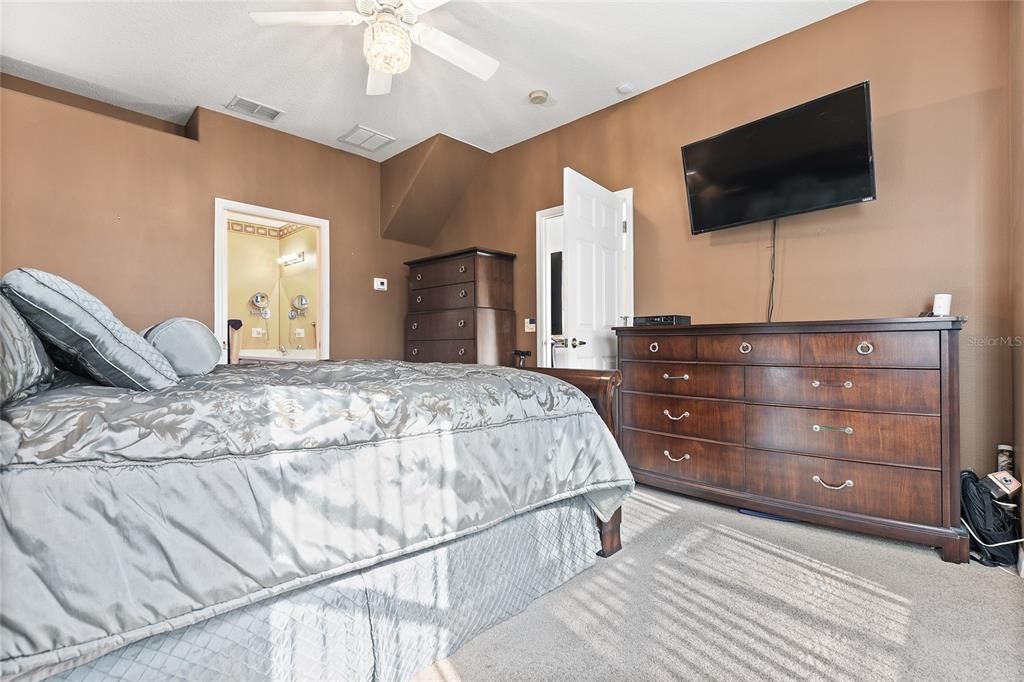 待售: $369,900 (3 贝兹, 3 浴室, 1988 平方英尺)