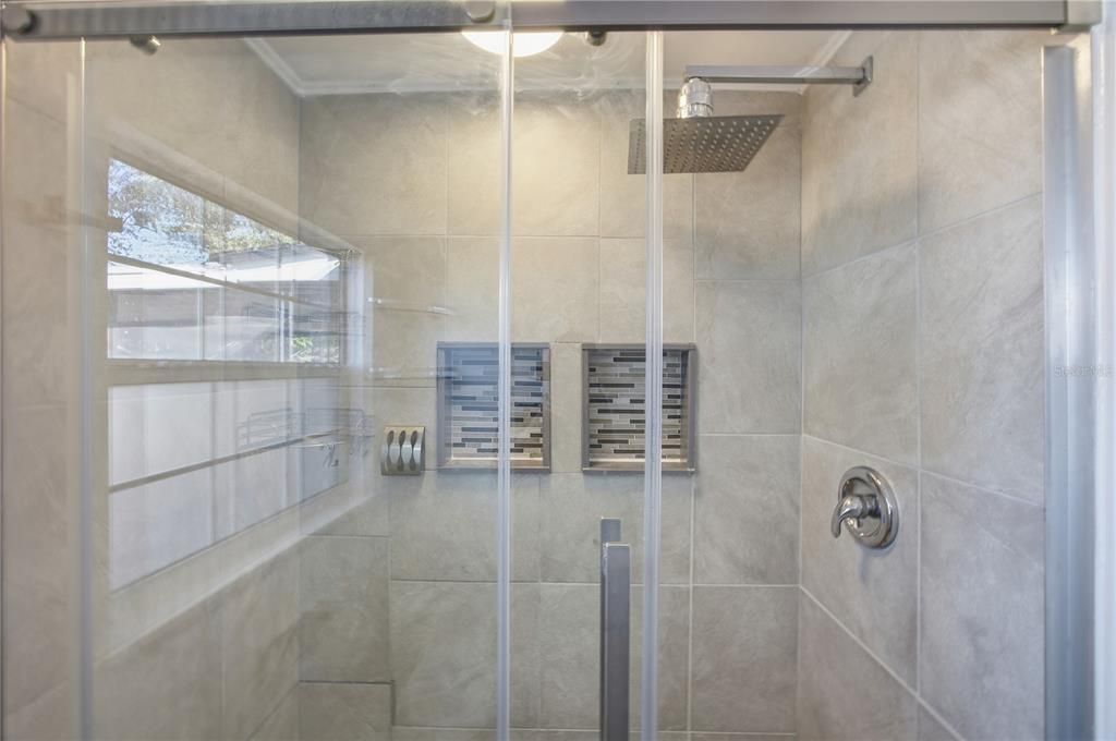 На продажу: $299,999 (2 спален, 1 ванн, 756 Квадратных фут)