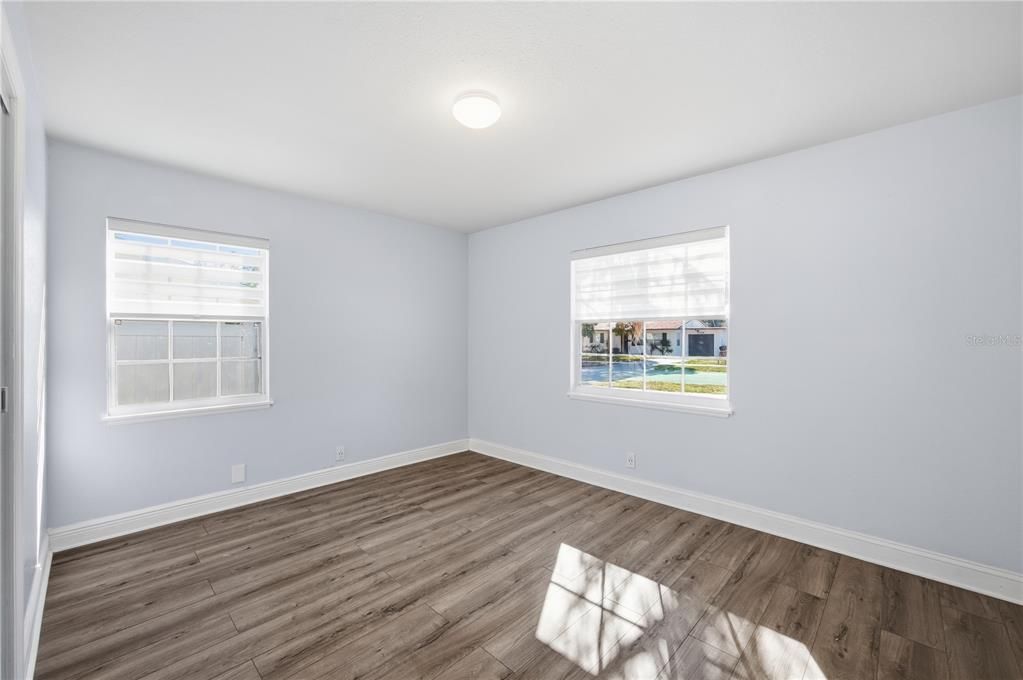 На продажу: $299,999 (2 спален, 1 ванн, 756 Квадратных фут)