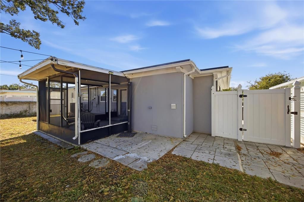 На продажу: $299,999 (2 спален, 1 ванн, 756 Квадратных фут)