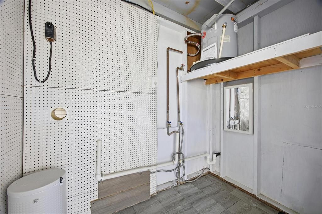 На продажу: $299,999 (2 спален, 1 ванн, 756 Квадратных фут)