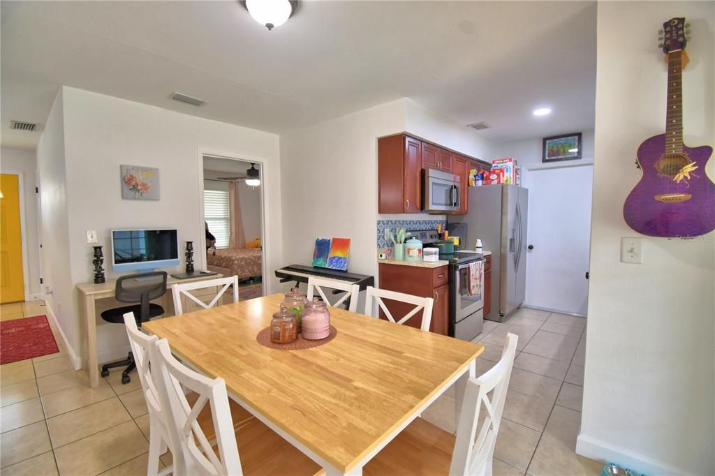 For Sale: $249,900 (2 beds, 2 baths, 918 Square Feet)