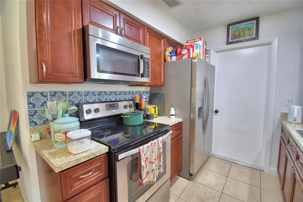 For Sale: $249,900 (2 beds, 2 baths, 918 Square Feet)