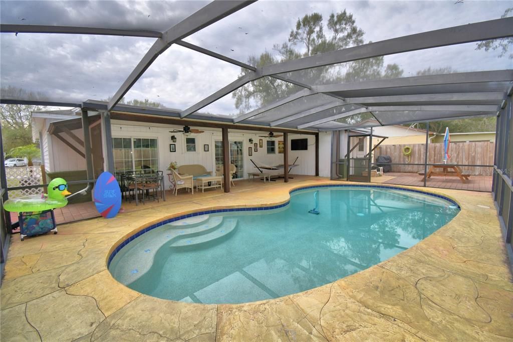 For Sale: $249,900 (2 beds, 2 baths, 918 Square Feet)