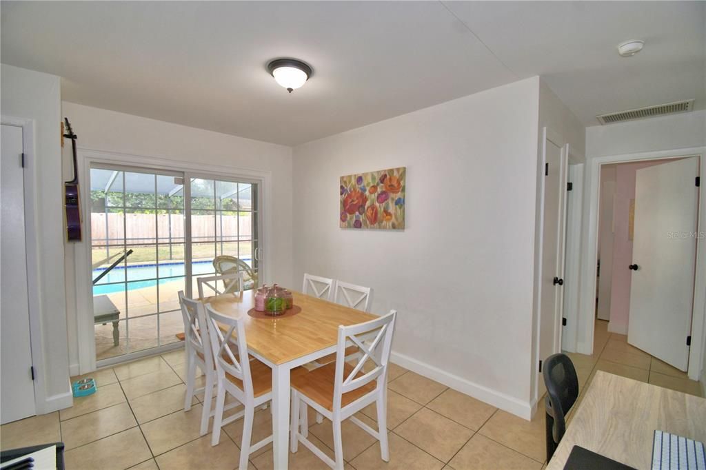 For Sale: $249,900 (2 beds, 2 baths, 918 Square Feet)