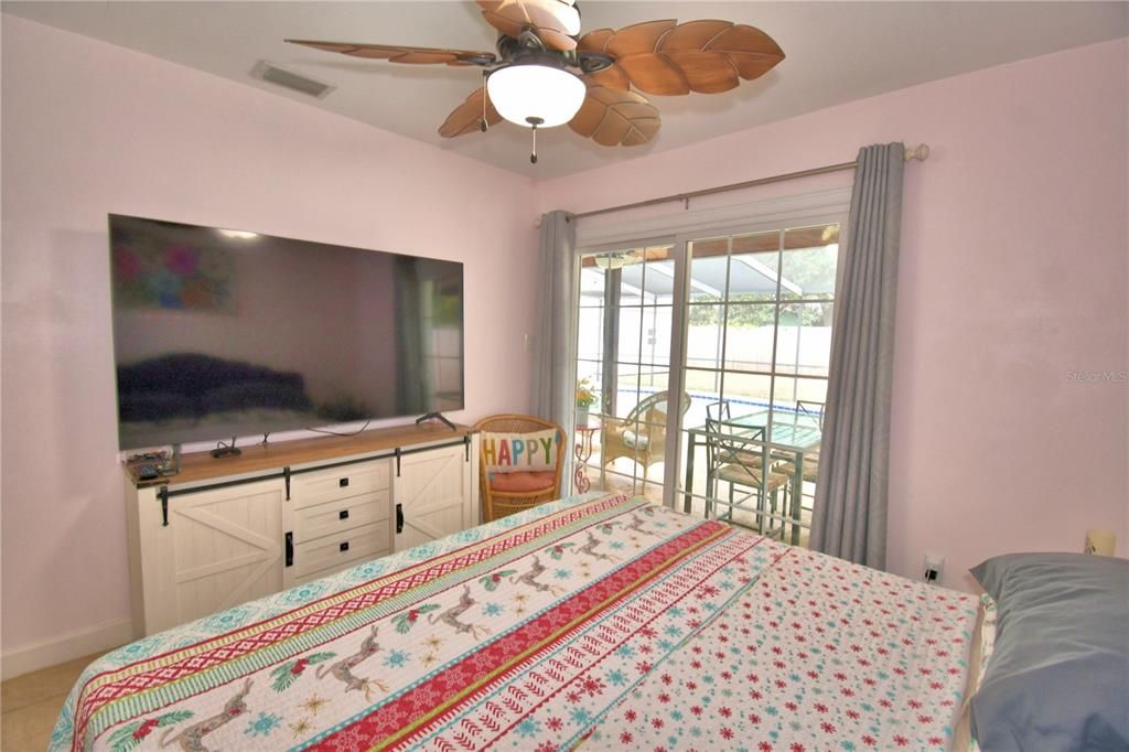 For Sale: $249,900 (2 beds, 2 baths, 918 Square Feet)