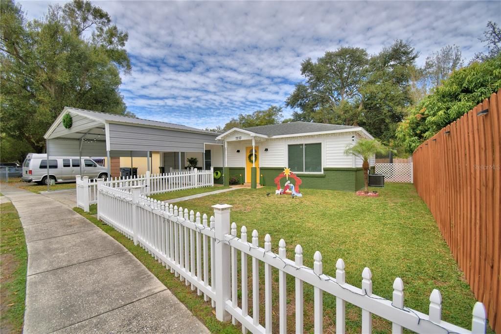 For Sale: $249,900 (2 beds, 2 baths, 918 Square Feet)