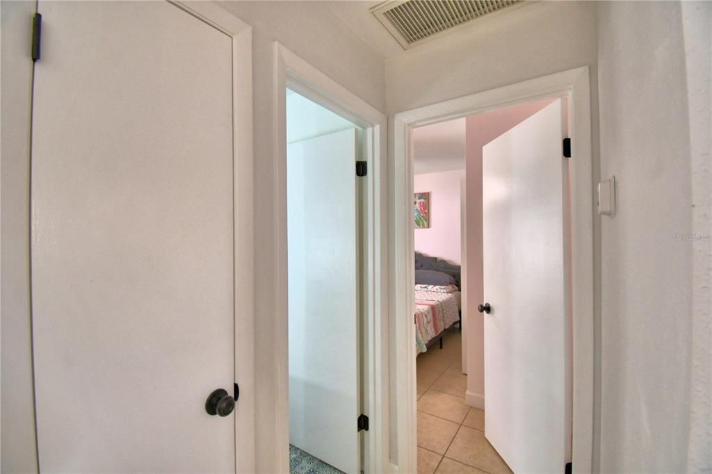 For Sale: $249,900 (2 beds, 2 baths, 918 Square Feet)