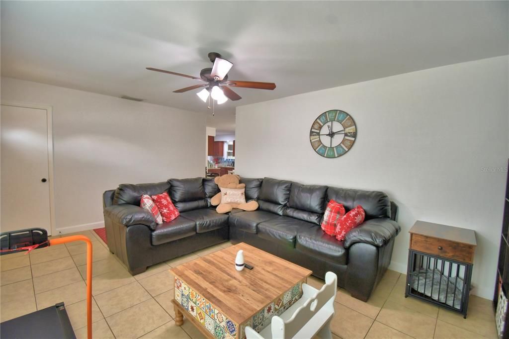 For Sale: $249,900 (2 beds, 2 baths, 918 Square Feet)