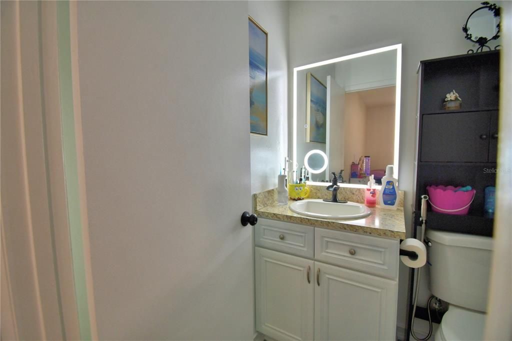 For Sale: $249,900 (2 beds, 2 baths, 918 Square Feet)