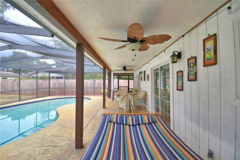 For Sale: $249,900 (2 beds, 2 baths, 918 Square Feet)