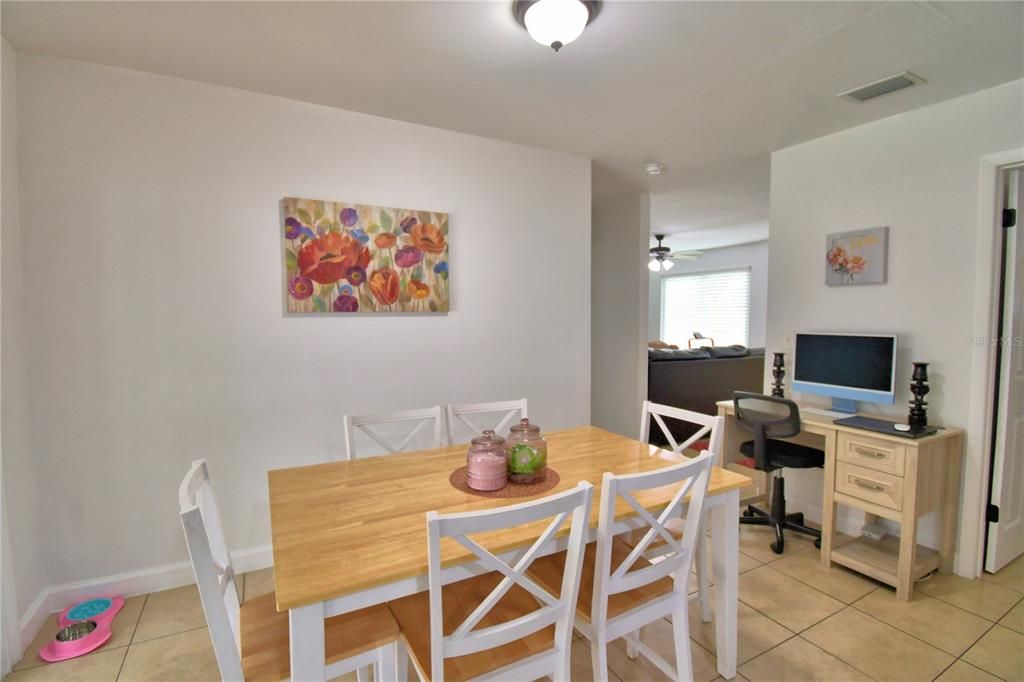For Sale: $249,900 (2 beds, 2 baths, 918 Square Feet)