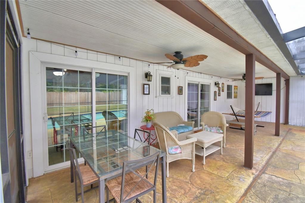 For Sale: $249,900 (2 beds, 2 baths, 918 Square Feet)