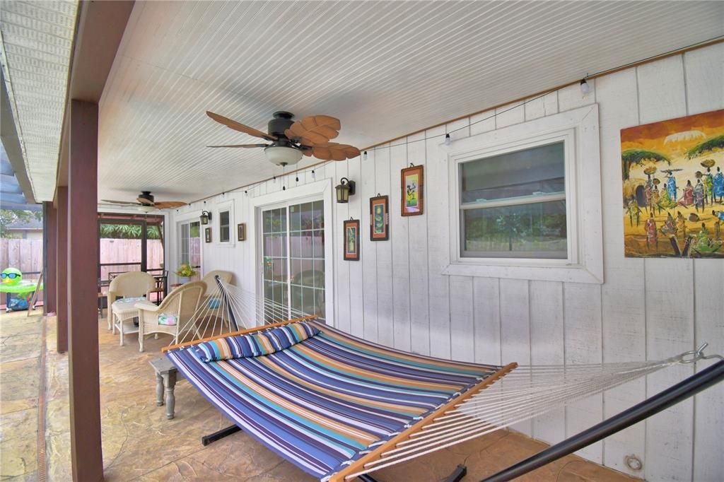 For Sale: $249,900 (2 beds, 2 baths, 918 Square Feet)