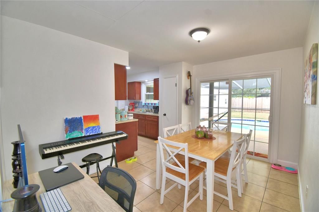 For Sale: $249,900 (2 beds, 2 baths, 918 Square Feet)