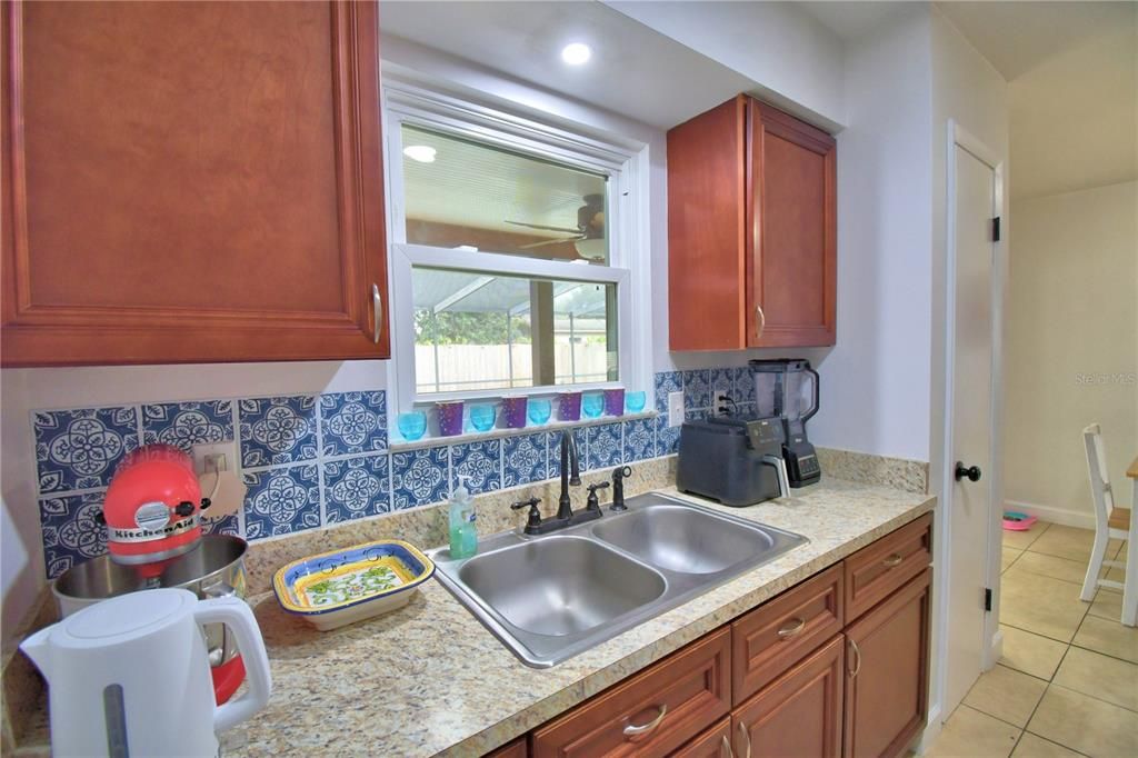 For Sale: $249,900 (2 beds, 2 baths, 918 Square Feet)