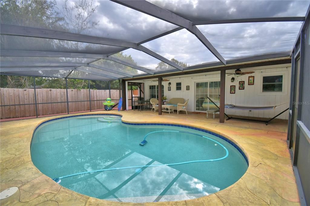 For Sale: $249,900 (2 beds, 2 baths, 918 Square Feet)