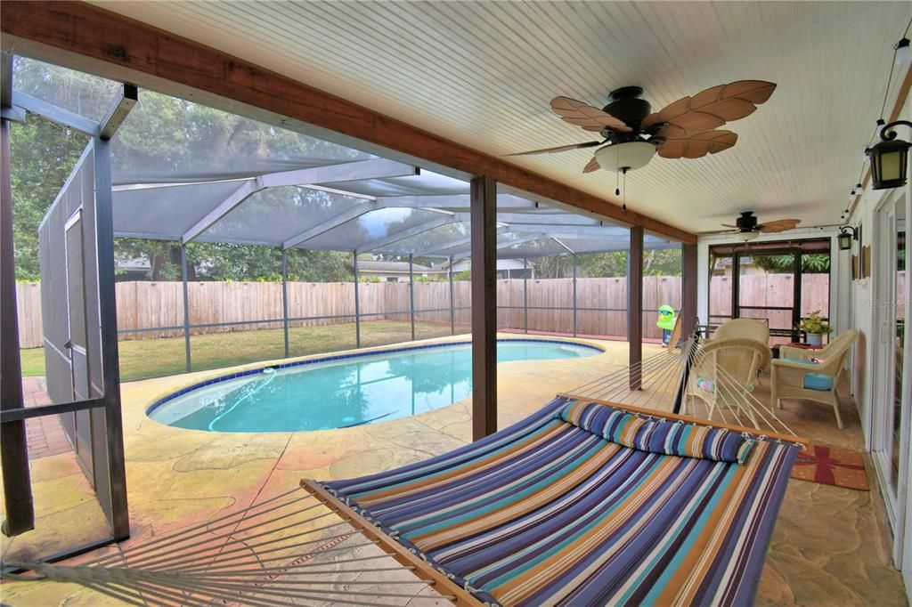 For Sale: $249,900 (2 beds, 2 baths, 918 Square Feet)