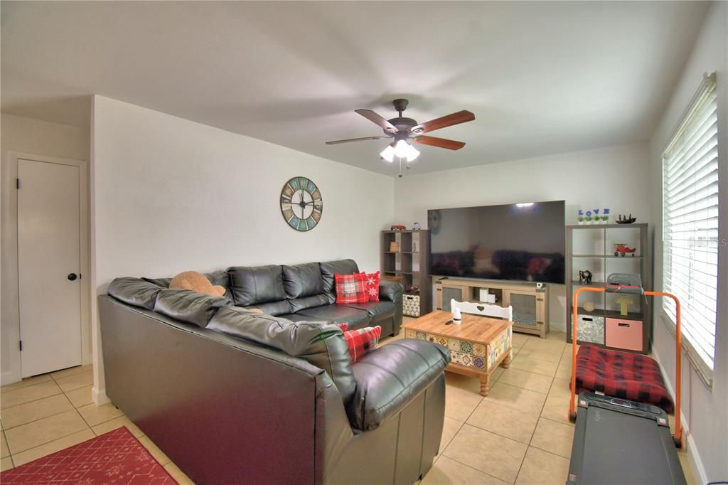 For Sale: $249,900 (2 beds, 2 baths, 918 Square Feet)