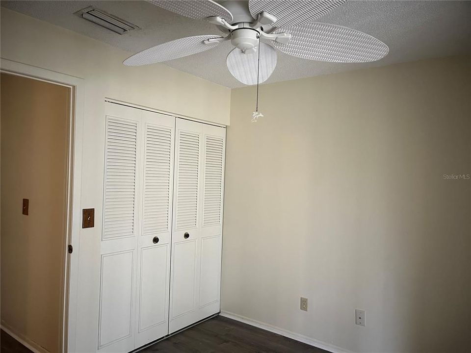 待售: $229,900 (2 贝兹, 1 浴室, 916 平方英尺)