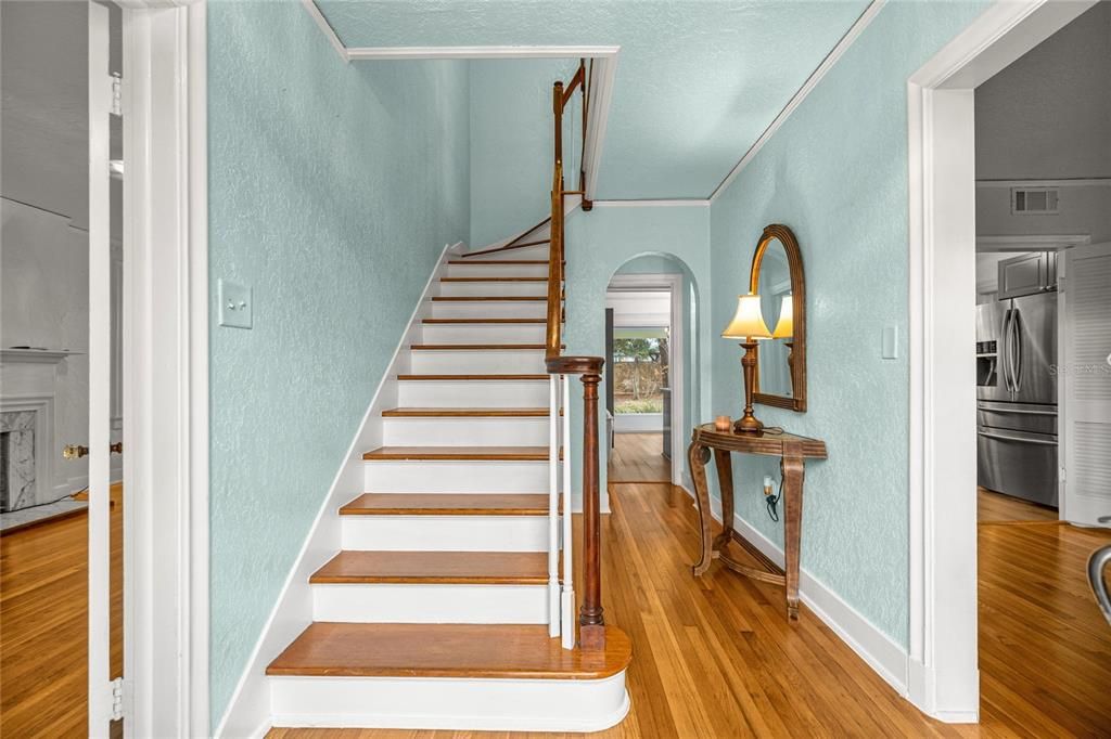 For Sale: $649,900 (3 beds, 2 baths, 2389 Square Feet)