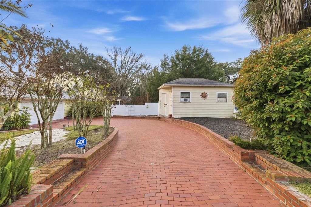 For Sale: $649,900 (3 beds, 2 baths, 2389 Square Feet)