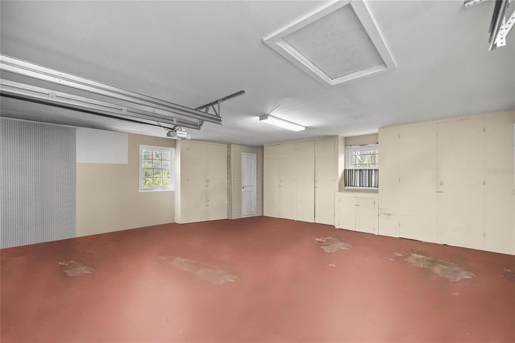 For Sale: $649,900 (3 beds, 2 baths, 2389 Square Feet)