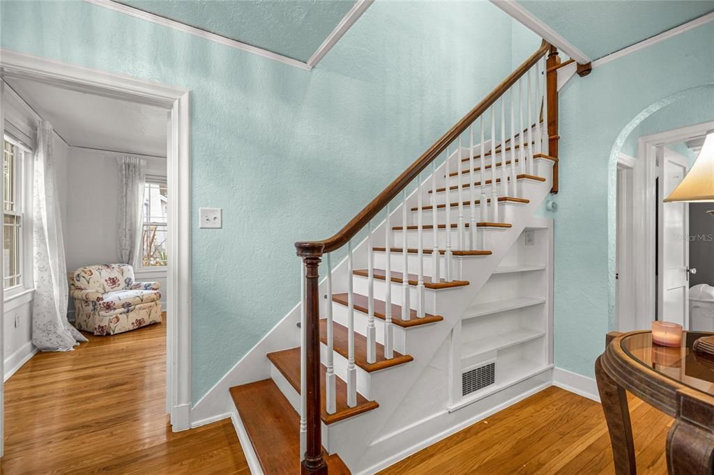 For Sale: $649,900 (3 beds, 2 baths, 2389 Square Feet)